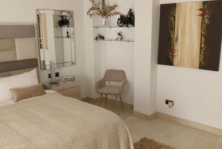R5050603-Villa-For-Sale-Estepona-Detached-4-Beds-570-Built-2