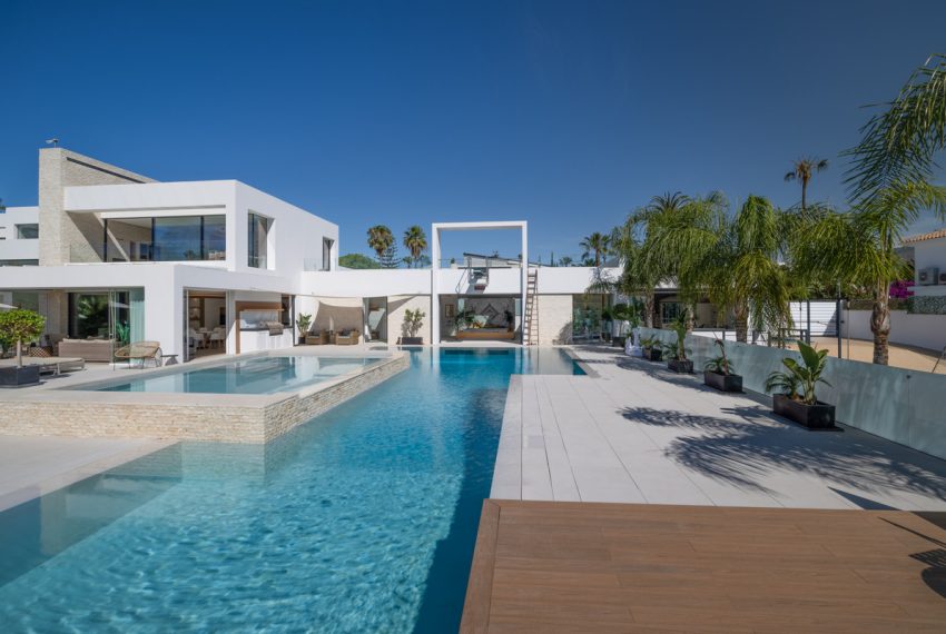 R5050729-Villa-For-Sale-El-Paraiso-Detached-7-Beds-1497-Built-6