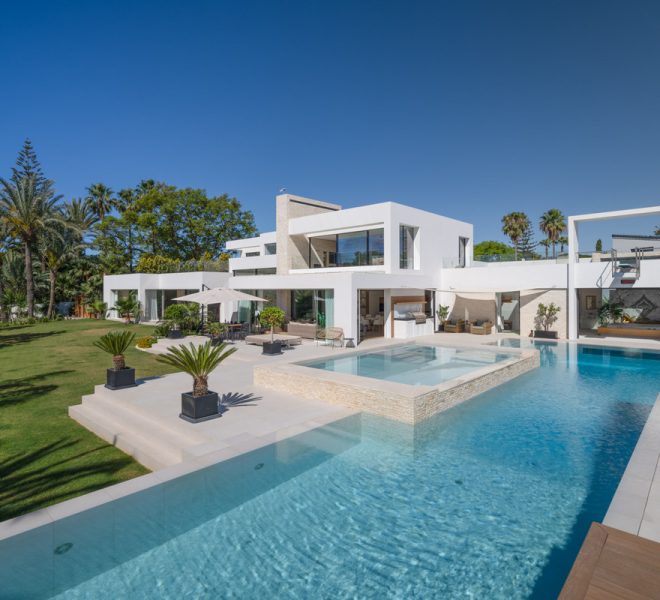 R5050729-Image 1-Detached - 7 Beds - 1497 Built