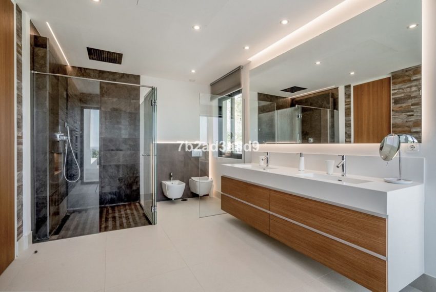 R5051209-Villa-For-Sale-The-Golden-Mile-Detached-5-Beds-868-Built-16