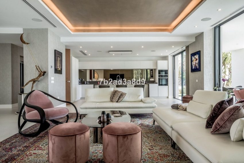 R5051209-Villa-For-Sale-The-Golden-Mile-Detached-5-Beds-868-Built-3