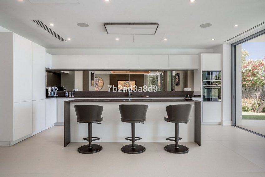 R5051209-Villa-For-Sale-The-Golden-Mile-Detached-5-Beds-868-Built-6