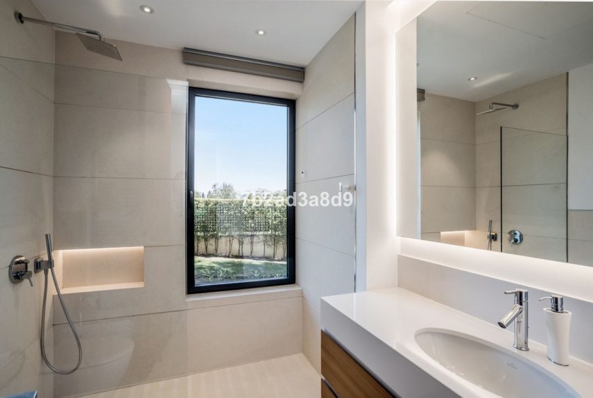 R5051209-Villa-For-Sale-The-Golden-Mile-Detached-5-Beds-868-Built-7