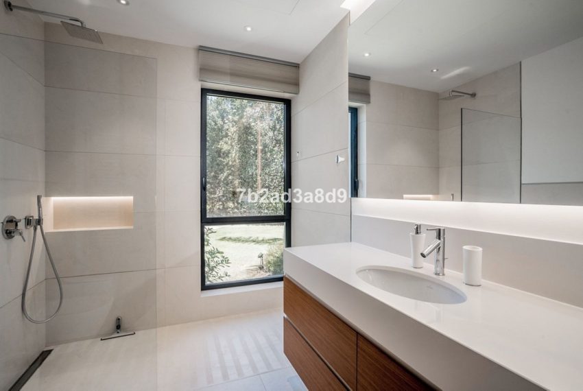 R5051209-Villa-For-Sale-The-Golden-Mile-Detached-5-Beds-868-Built-9