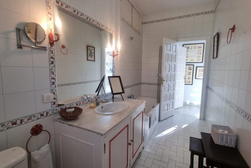 R5051320-Villa-For-Sale-Marbella-Detached-6-Beds-680-Built-10