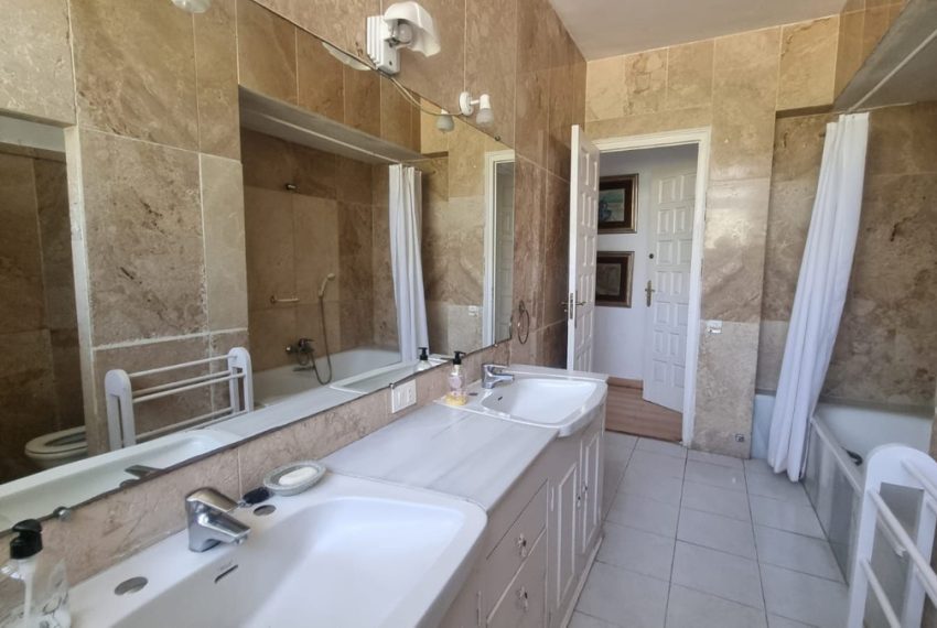 R5051320-Villa-For-Sale-Marbella-Detached-6-Beds-680-Built-7