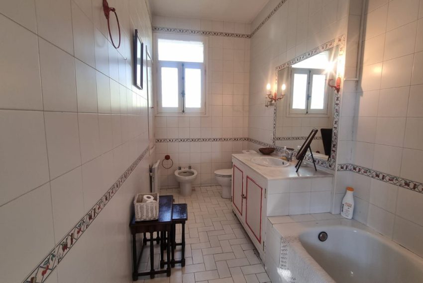 R5051320-Villa-For-Sale-Marbella-Detached-6-Beds-680-Built-9