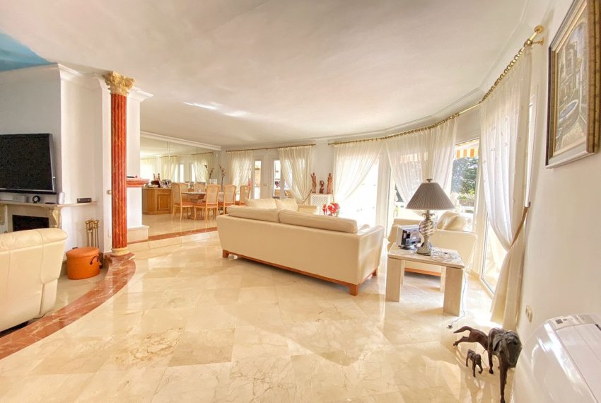 R5051551-Villa-For-Sale-Nagueles-Detached-6-Beds-327-Built-2
