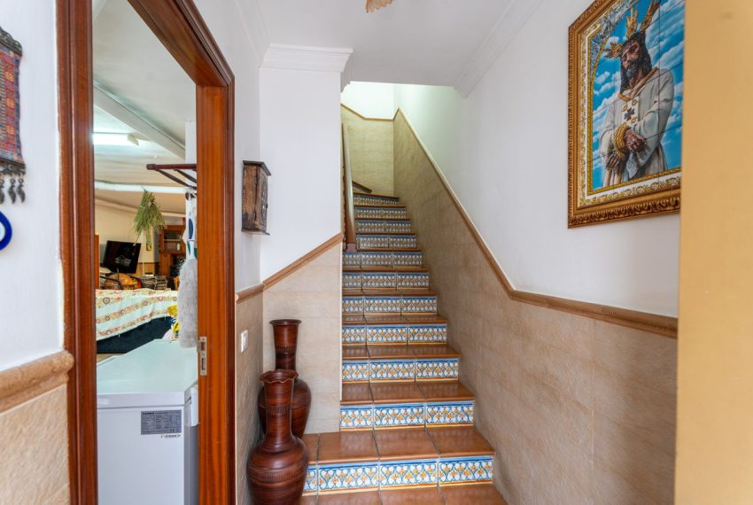 R5051599-Villa-For-Sale-Estepona-Semi-Detached-7-Beds-236-Built-13