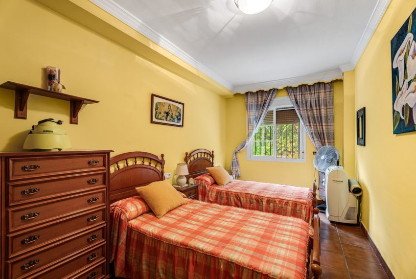 R5051599-Villa-For-Sale-Estepona-Semi-Detached-7-Beds-236-Built-16