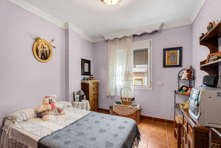 R5051599-Villa-For-Sale-Estepona-Semi-Detached-7-Beds-236-Built-17