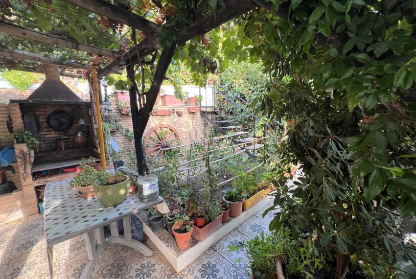 R5051599-Villa-For-Sale-Estepona-Semi-Detached-7-Beds-236-Built-2