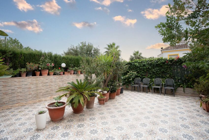 R5051599-Villa-For-Sale-Estepona-Semi-Detached-7-Beds-236-Built-4