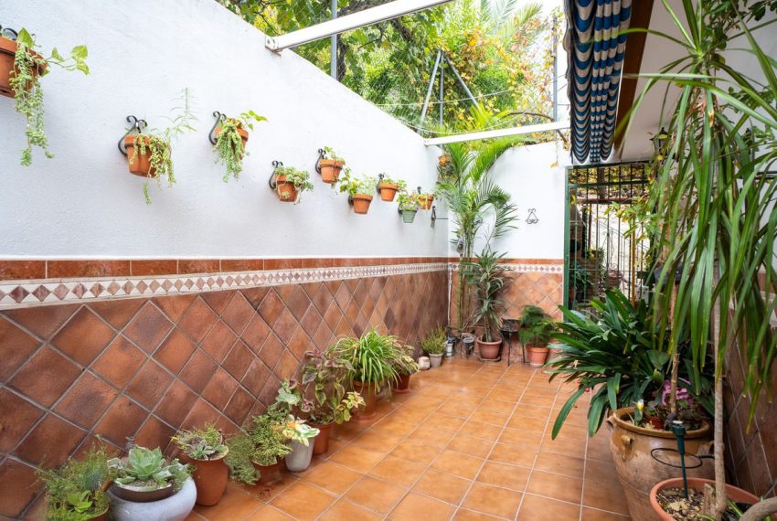 R5051599-Villa-For-Sale-Estepona-Semi-Detached-7-Beds-236-Built-5
