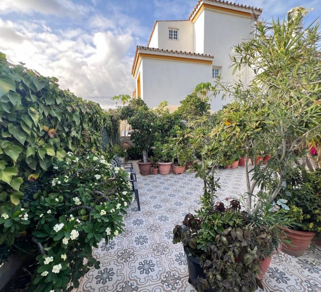 R5051599-Image 1-Semi Detached - 7 Beds - 236 Built