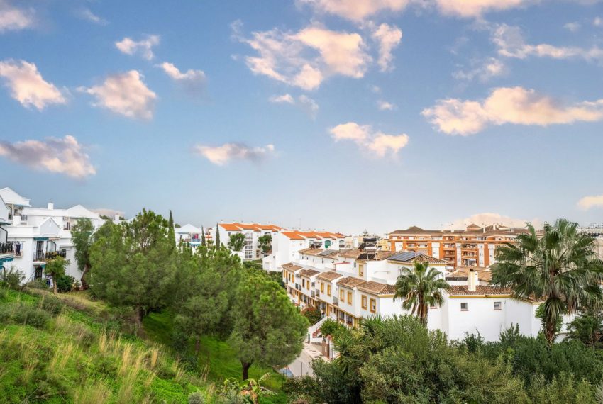 R5051599-Villa-For-Sale-Estepona-Semi-Detached-7-Beds-236-Built-8