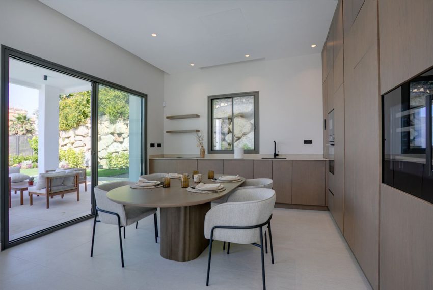 R5052178-Villa-For-Sale-Estepona-Detached-4-Beds-245-Built-3