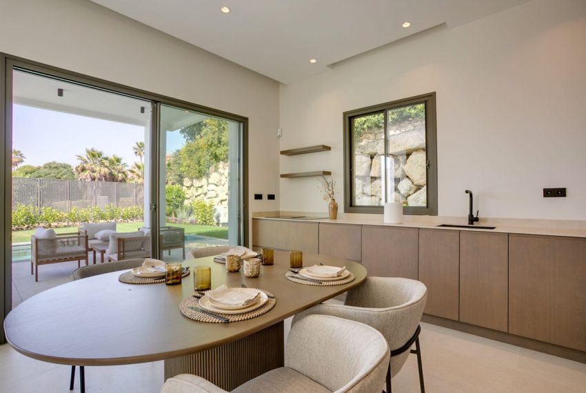 R5052178-Villa-For-Sale-Estepona-Detached-4-Beds-245-Built-4
