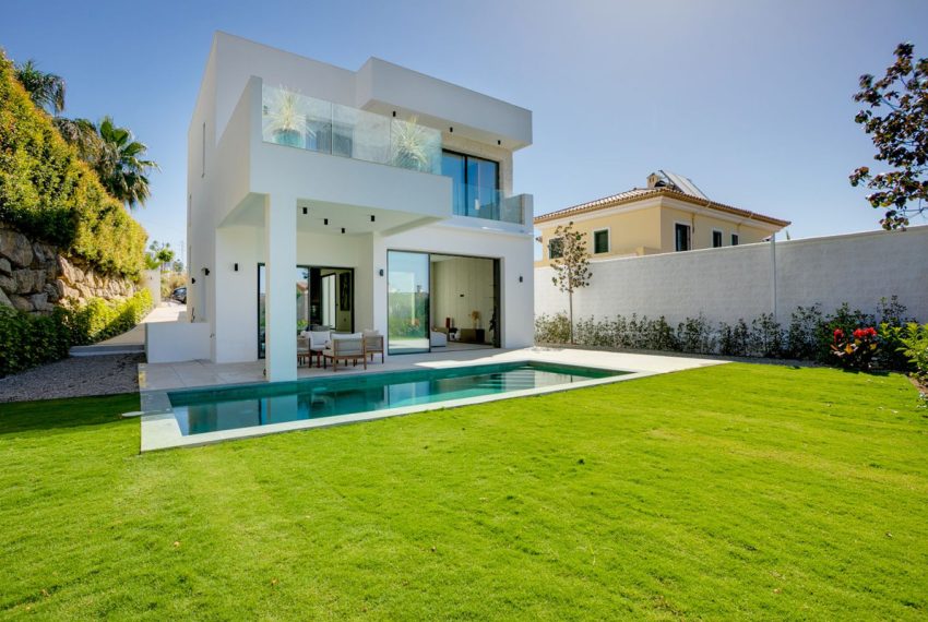 R5052178-Villa-For-Sale-Estepona-Detached-4-Beds-245-Built
