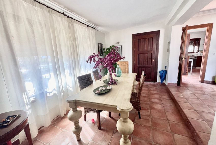 R5052439-Villa-For-Sale-Nueva-Andalucia-Detached-4-Beds-180-Built-5