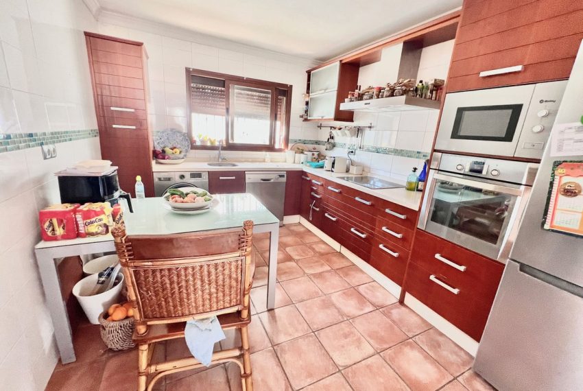 R5052439-Villa-For-Sale-Nueva-Andalucia-Detached-4-Beds-180-Built-8