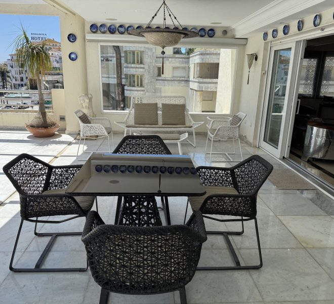 R5054938-Image 1-Middle Floor - 4 Beds - 385 Built
