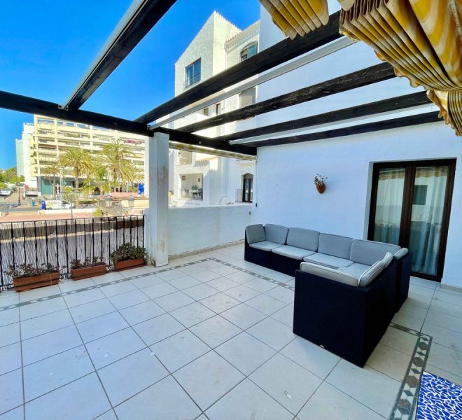 R3592087-Image 1-Middle Floor - 3 Beds - 190 Built