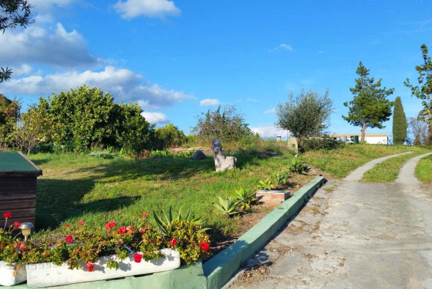 R3918142-Villa-For-Sale-Estepona-Finca-5-Beds-200-Built-1
