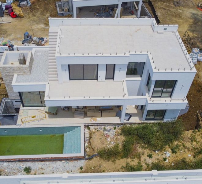 R4014661-Image 1-Detached - 6 Beds - 412 Built