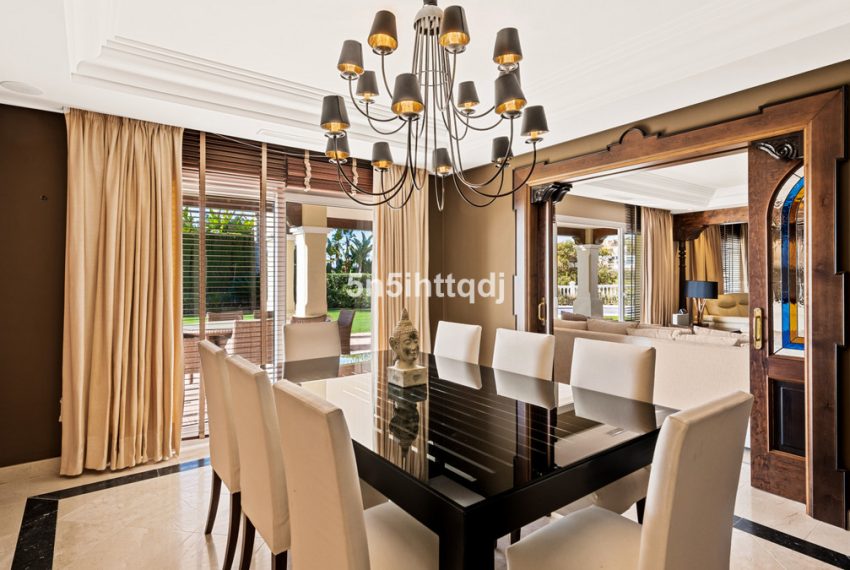 R4019482-Villa-For-Sale-Benahavis-Detached-5-Beds-530-Built-8