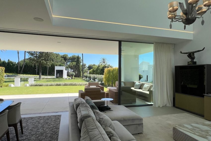 R4677286-Villa-For-Sale-Nueva-Andalucia-Semi-Detached-4-Beds-445-Built-5