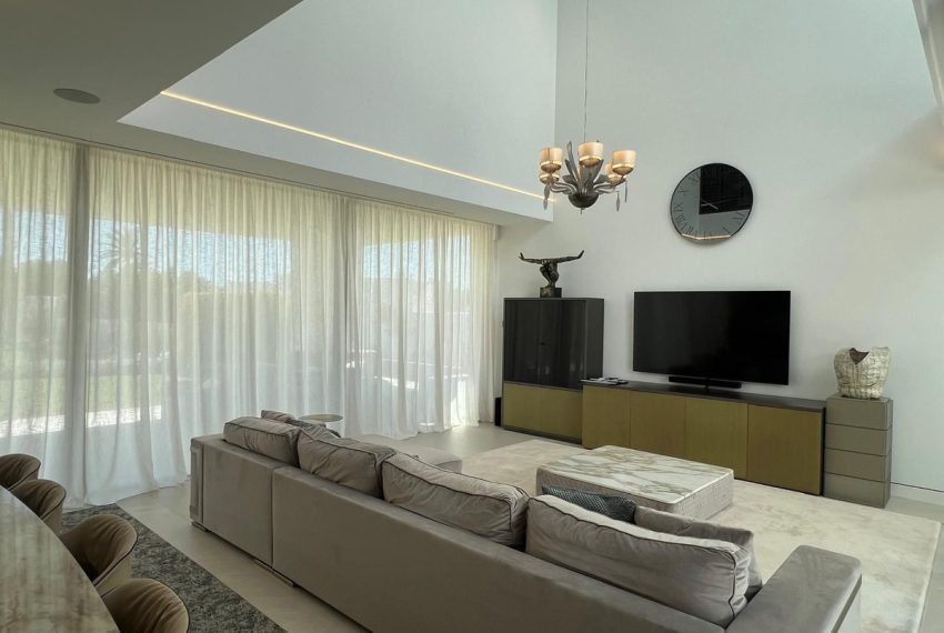 R4677286-Villa-For-Sale-Nueva-Andalucia-Semi-Detached-4-Beds-445-Built-6