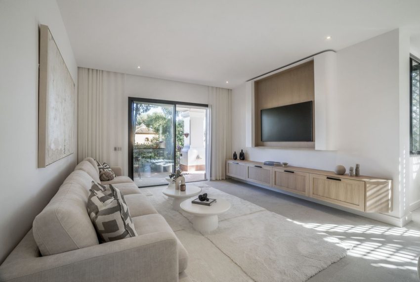 R4792741-Apartment-For-Sale-The-Golden-Mile-Ground-Floor-3-Beds-145-Built