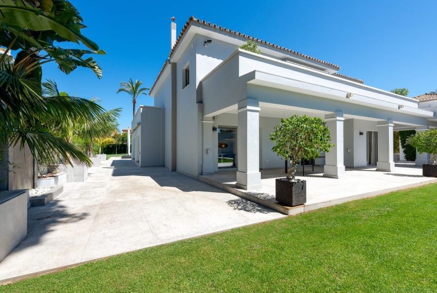 R4821001-Villa-For-Sale-El-Paraiso-Detached-7-Beds-670-Built-1