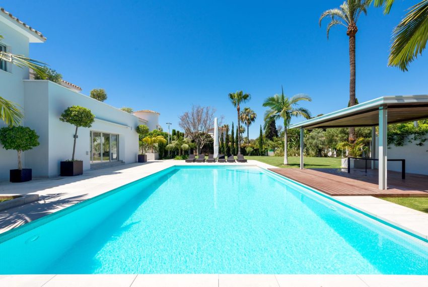 R4821001-Villa-For-Sale-El-Paraiso-Detached-7-Beds-670-Built-2