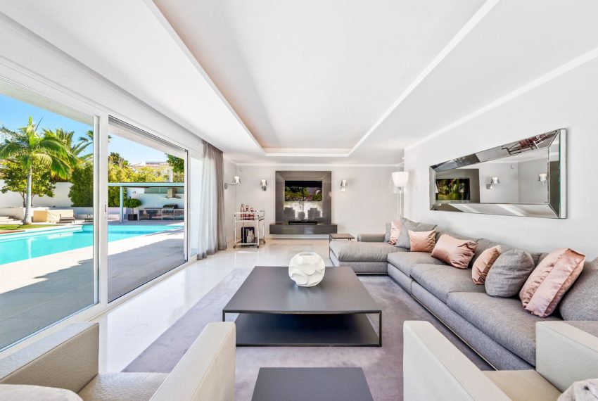 R4821001-Villa-For-Sale-El-Paraiso-Detached-7-Beds-670-Built-4