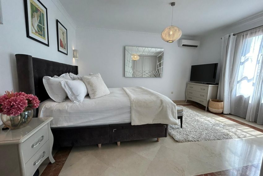 R4839898-Villa-For-Sale-Estepona-Detached-4-Beds-268-Built-10