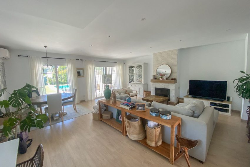 R4898818-Villa-For-Sale-San-Pedro-de-Alcantara-Semi-Detached-3-Beds-200-Built-3