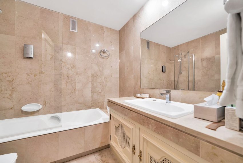 R4906150-Apartment-For-Sale-The-Golden-Mile-Penthouse-3-Beds-220-Built-10