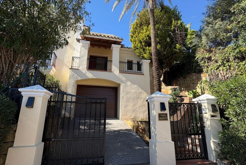R4920559-Villa-For-Sale-Nueva-Andalucia-Detached-5-Beds-417-Built-3