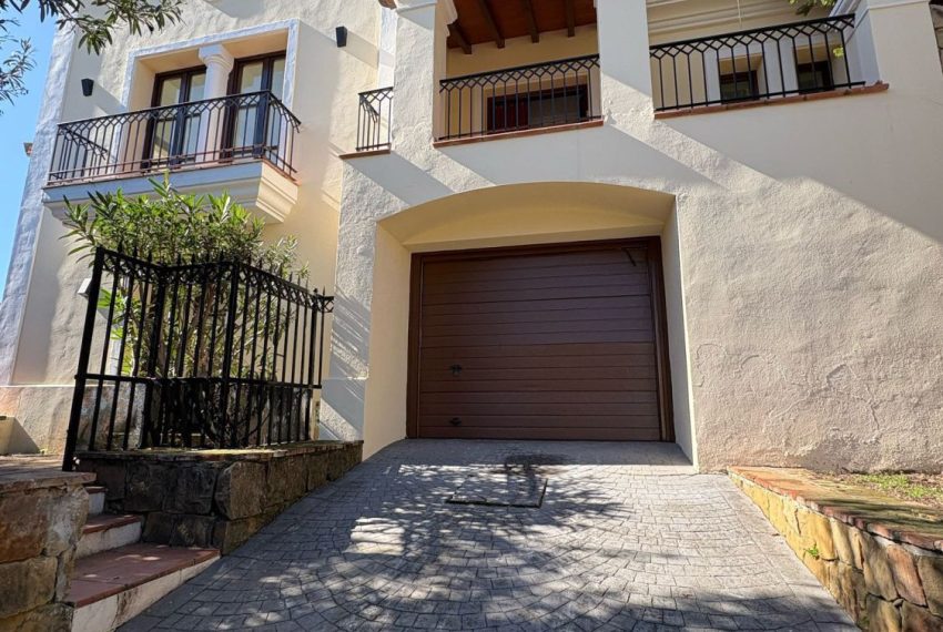 R4920559-Villa-For-Sale-Nueva-Andalucia-Detached-5-Beds-417-Built-4