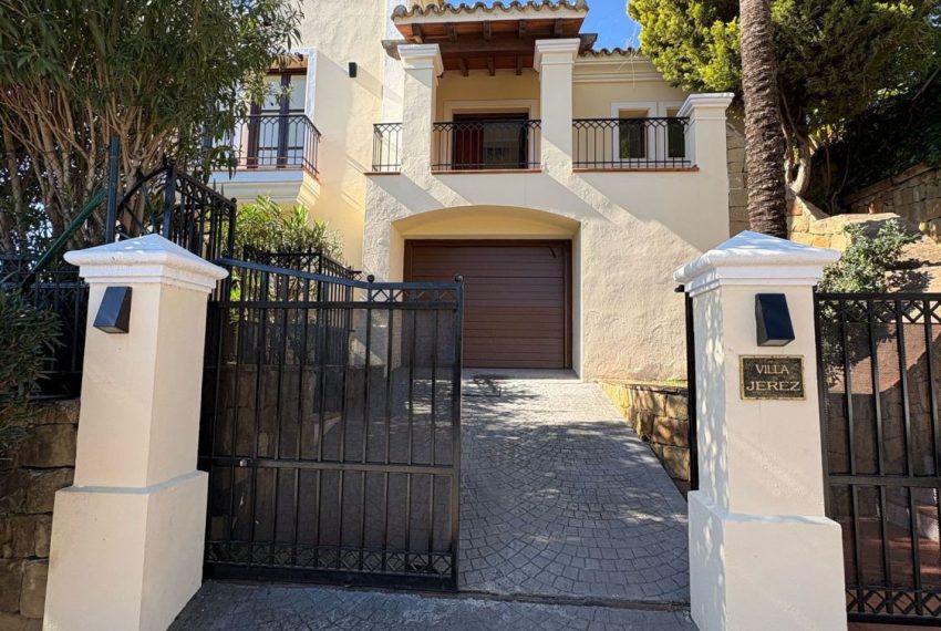 R4920559-Villa-For-Sale-Nueva-Andalucia-Detached-5-Beds-417-Built-5
