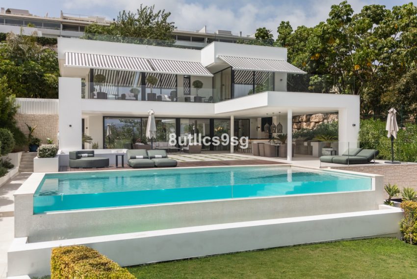 R4922260-Villa-For-Sale-Nueva-Andalucia-Detached-5-Beds-844-Built