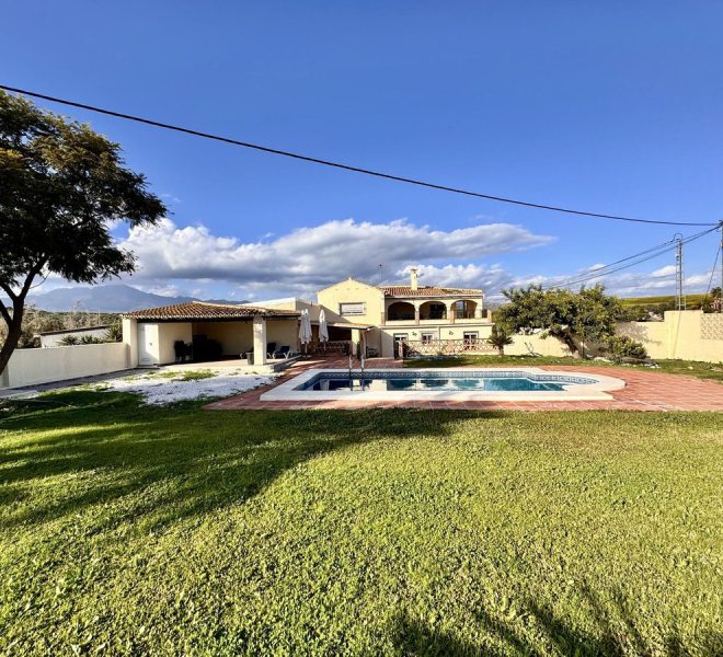 R4941235-Image 1-Finca - 5 Beds - 315 Built