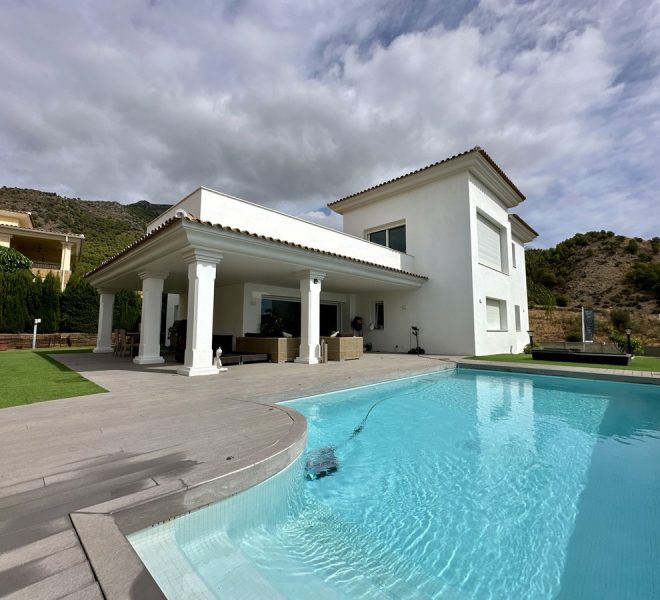 R4949611-Image 1-Detached - 4 Beds - 379 Built