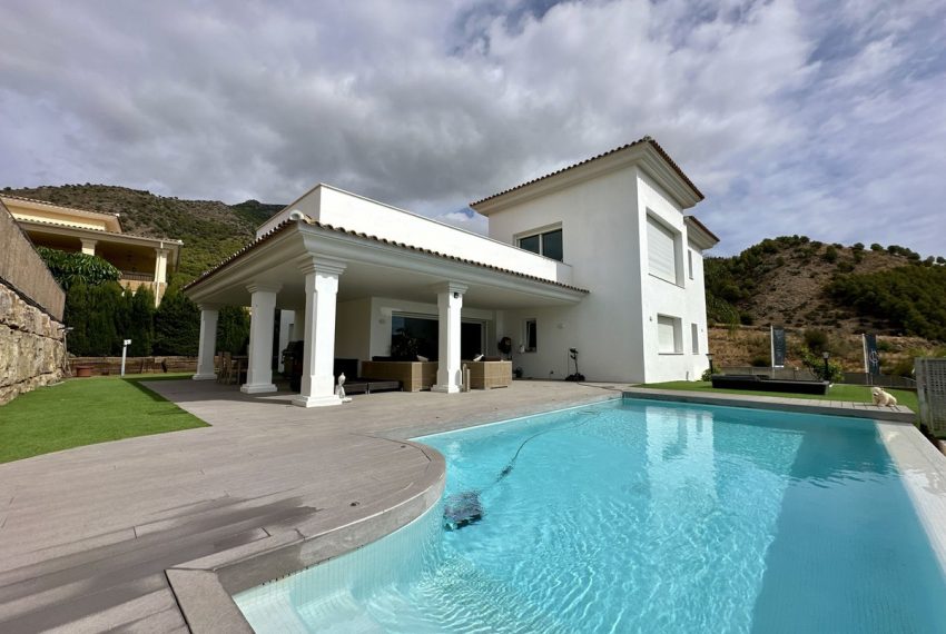 R4949611-Villa-For-Sale-Mijas-Costa-Detached-4-Beds-379-Built