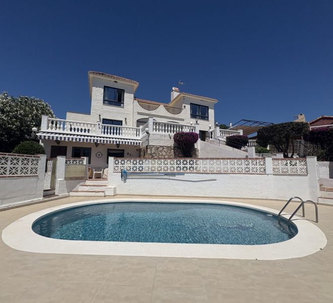 R4969714-Image 1-Detached - 6 Beds - 358 Built