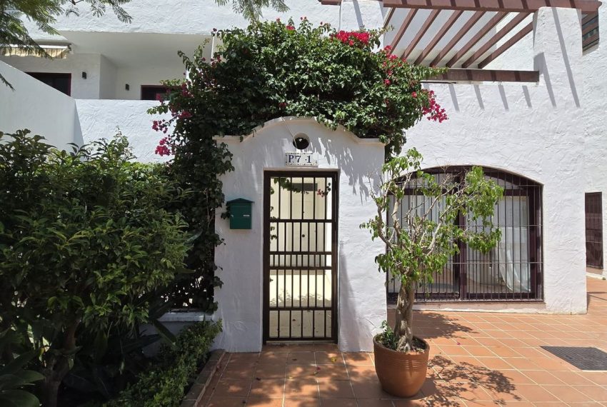 R4969780-Apartment-For-Sale-Nueva-Andalucia-Ground-Floor-2-Beds-108-Built