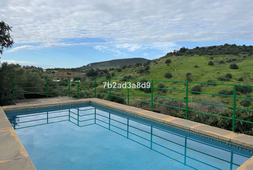 R4974307-Villa-For-Sale-Estepona-Finca-4-Beds-160-Built-1