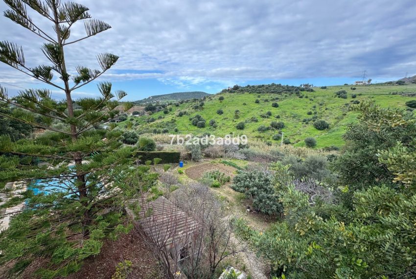 R4974307-Villa-For-Sale-Estepona-Finca-4-Beds-160-Built